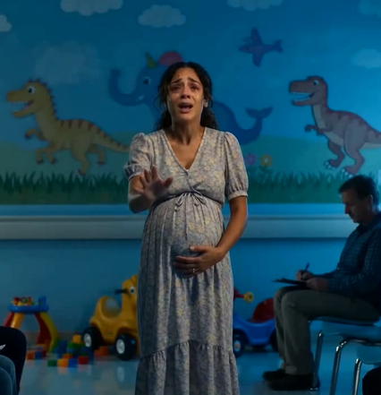 A Cold Clinic Administrator Tried to Humiliate a Pregnant Patient—And a Humble Worker Revealed the Shocking Truth!