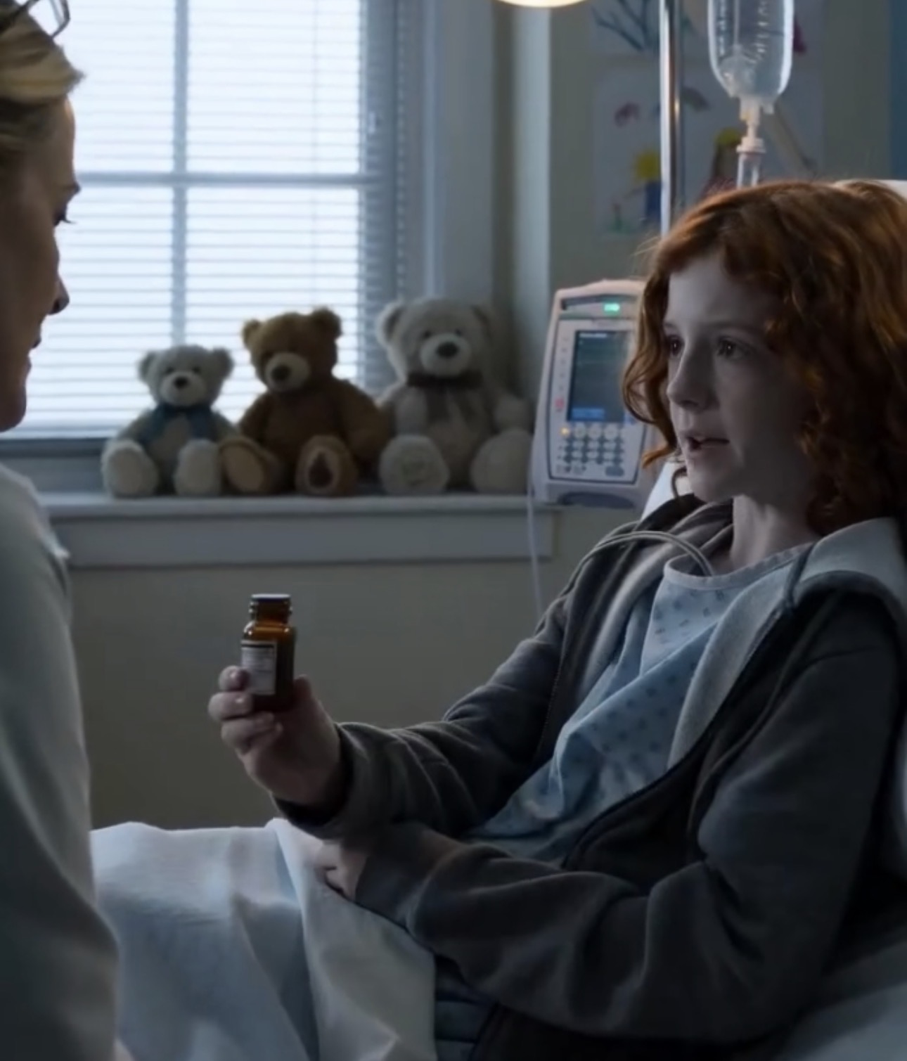 The Dark Secret in the Small Bottle: A Little Girl’s Question Shocked the Doctor