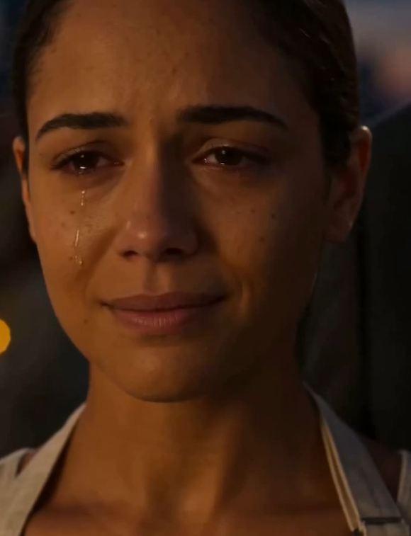 She Humiliated the Young Server—Then One Man Silenced the Entire Party